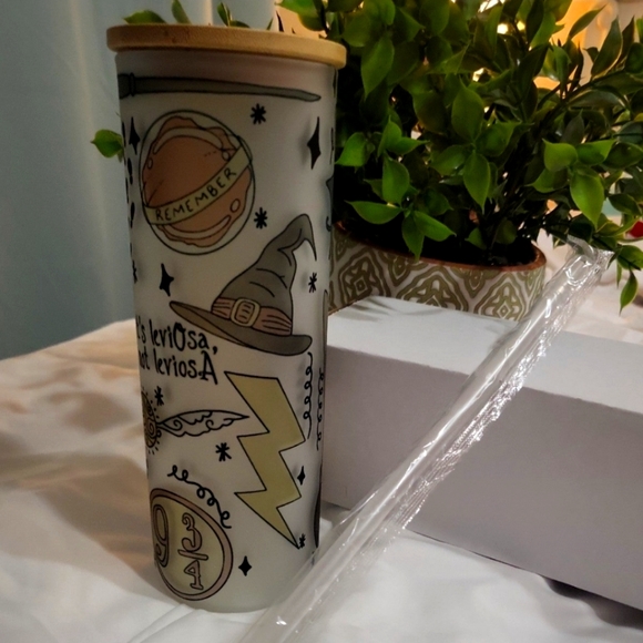 Frosted 20oz Harry Potter tumbler - Picture 2 of 7